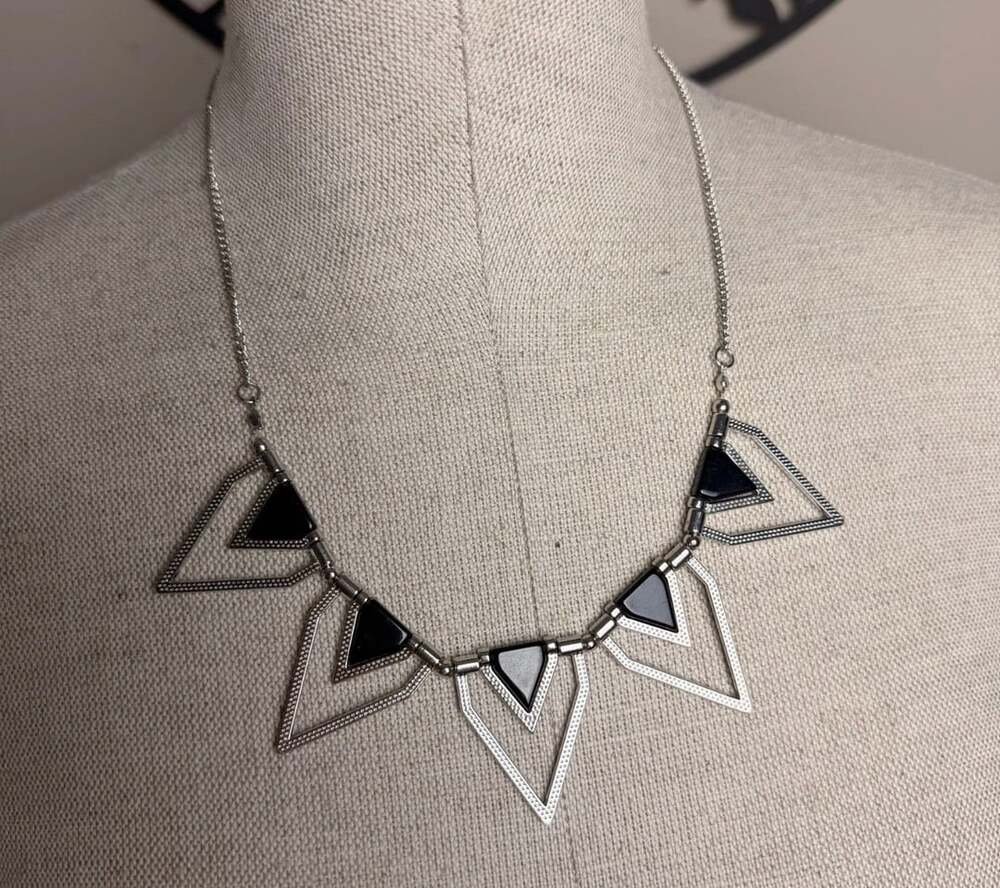 Vintage Necklace 18-20” Gold Tone Bib Style Black Triangular Beads